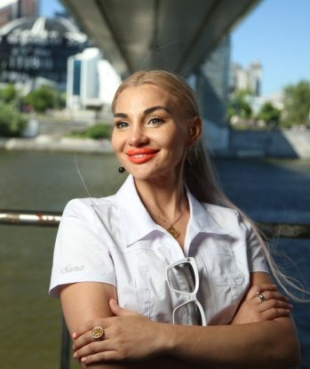 В Москве я уже не первый год, знаю этот город как свои пять пальцев 🏙️. У меня широкий спектр услуг, и я с радостью смогу удовлетворить твои самые сокровенные фантазии. Кроме того, мои независимые отзывы говорят сами за себя - ты можешь быть уверен, что увлекательное приключение со мной стоит того! 😉 И не забудь взглянуть на мои фото - они помогут тебе представить, какая я действительно красивая и сексуальная. Жду тебя, милый, чтобы воплотить в жизнь твои дарк-фантазии. Доверься мне и отдайся мне полностью - я заслуживаю твоего внимания! 💋🔥 Юлия